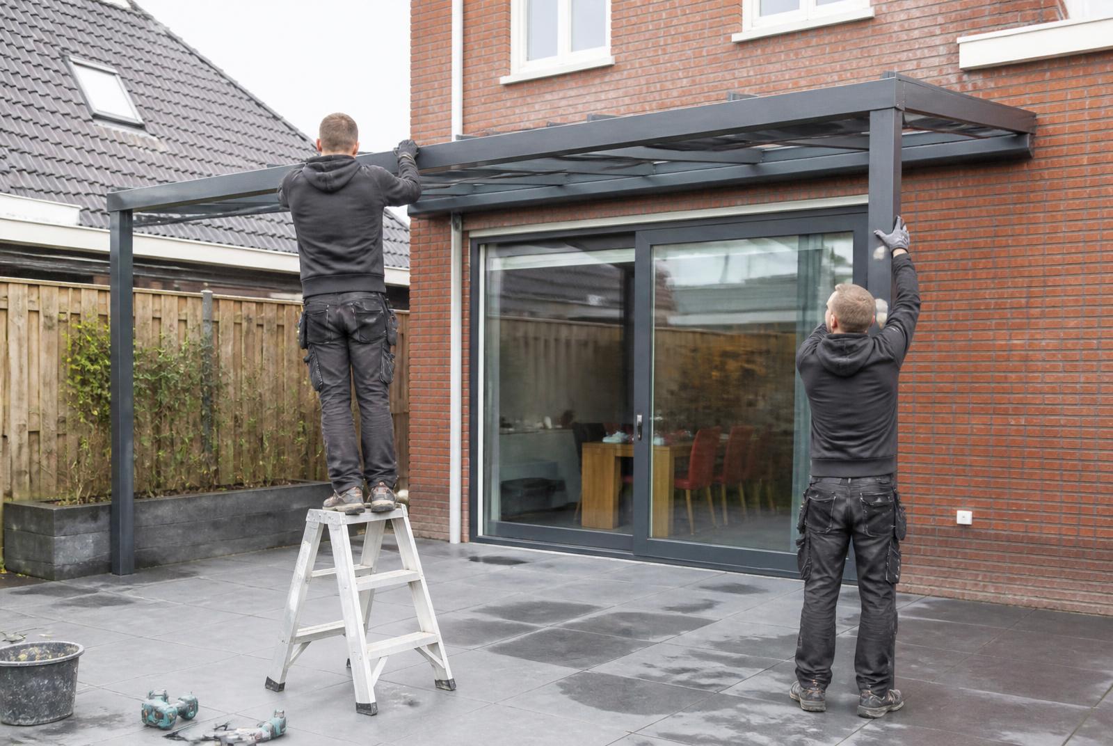 Monteurs van OverkappingExpert aan het werk